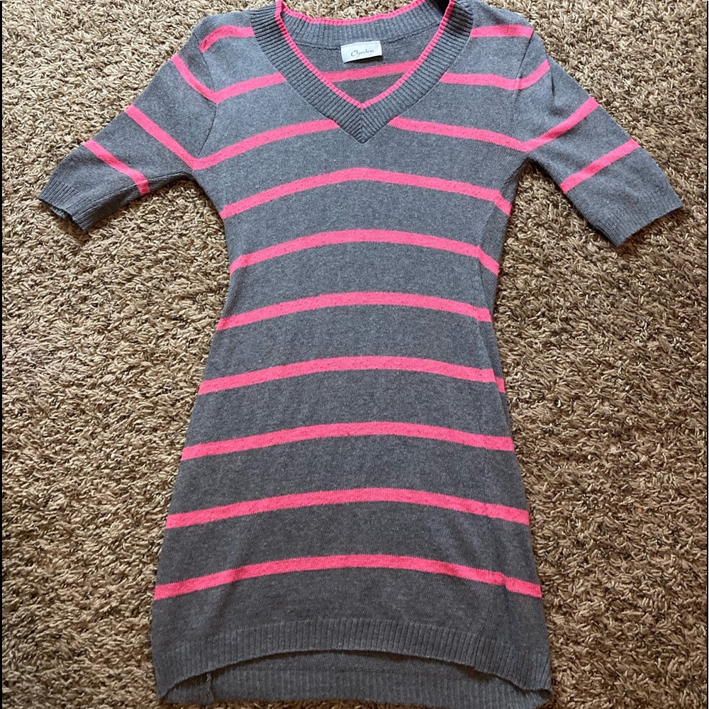 I forgot what brand it is.Gray and pink. Striped shirt, size M. VINTAGE !